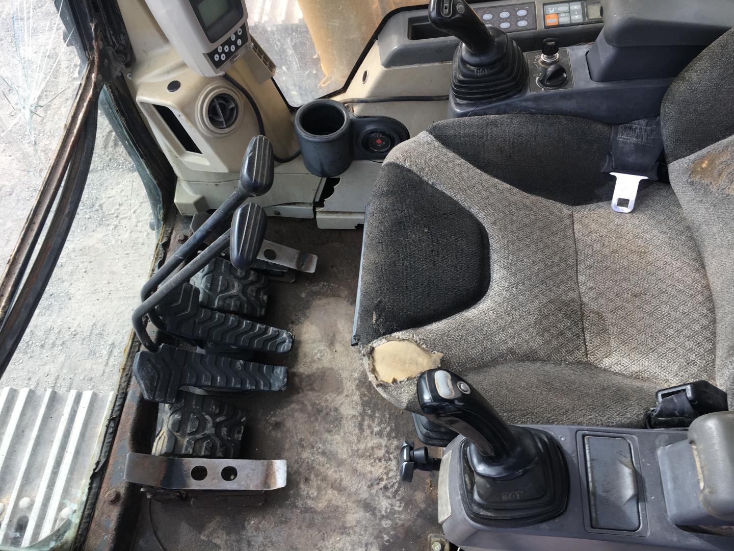 ./imagenes/INVOICE/2019/15381/EXCAVADORA 320C (31).JPG